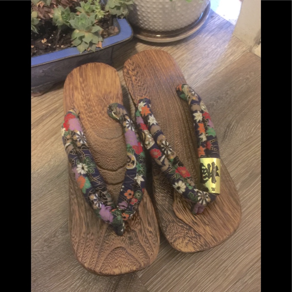 Japanese Geta Wooden Slippers sz.5.5 w/ bonus Sheer versatile red lg.wrap 72” L
